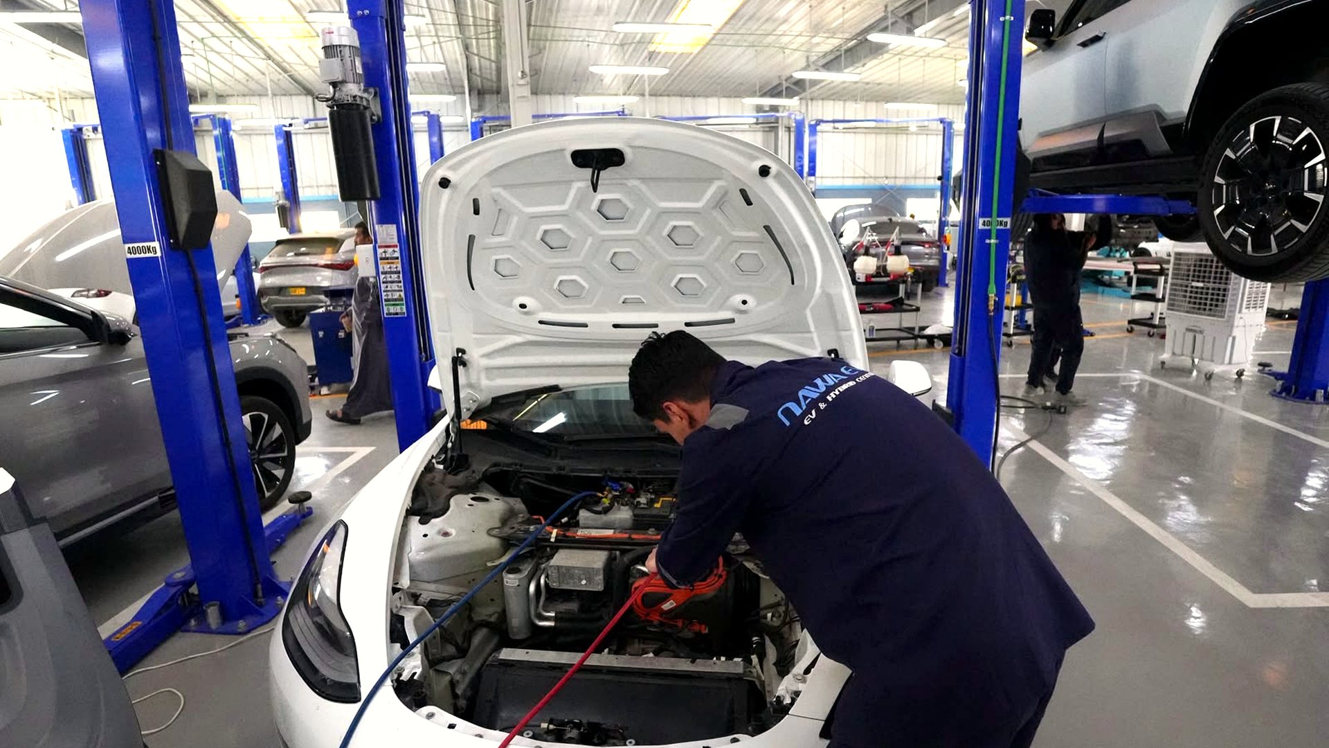 slide-4-ev-service